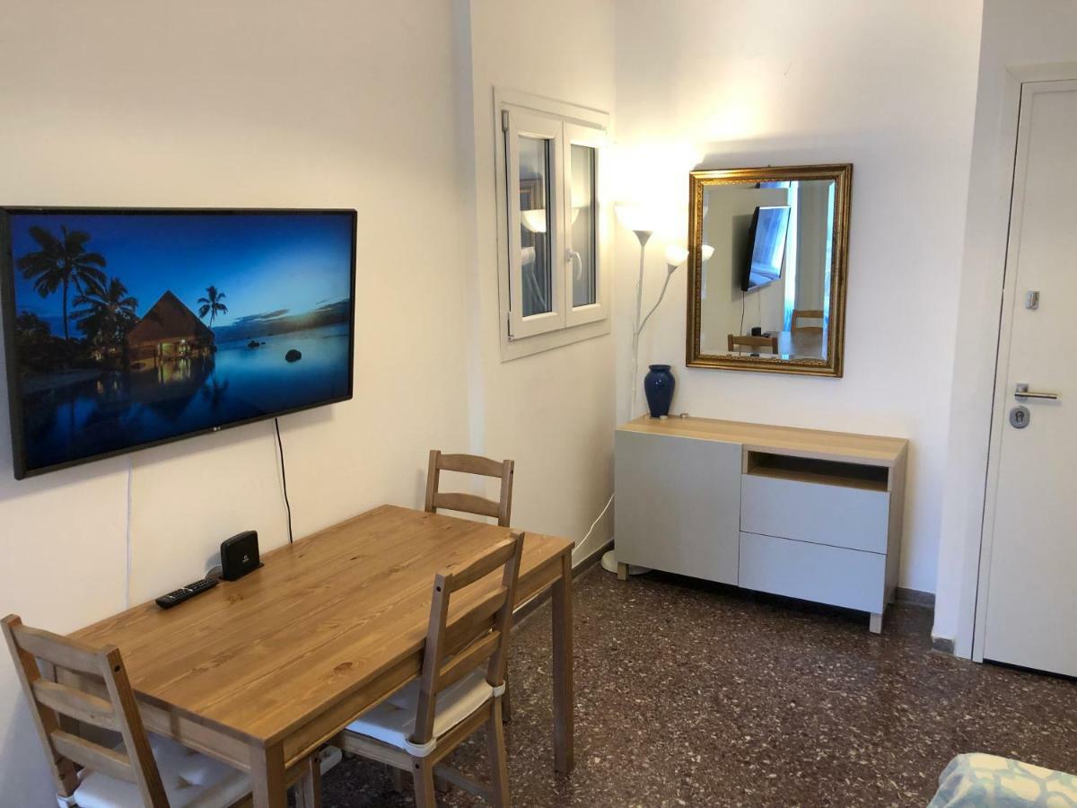 Metaxourgio Spacious Two Bedroom Apartment Athen Exterior foto